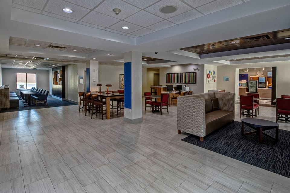 Holiday Inn Express Hotel & Suites Smyrna-Nashville Area By IHG Hotel in La Vergne