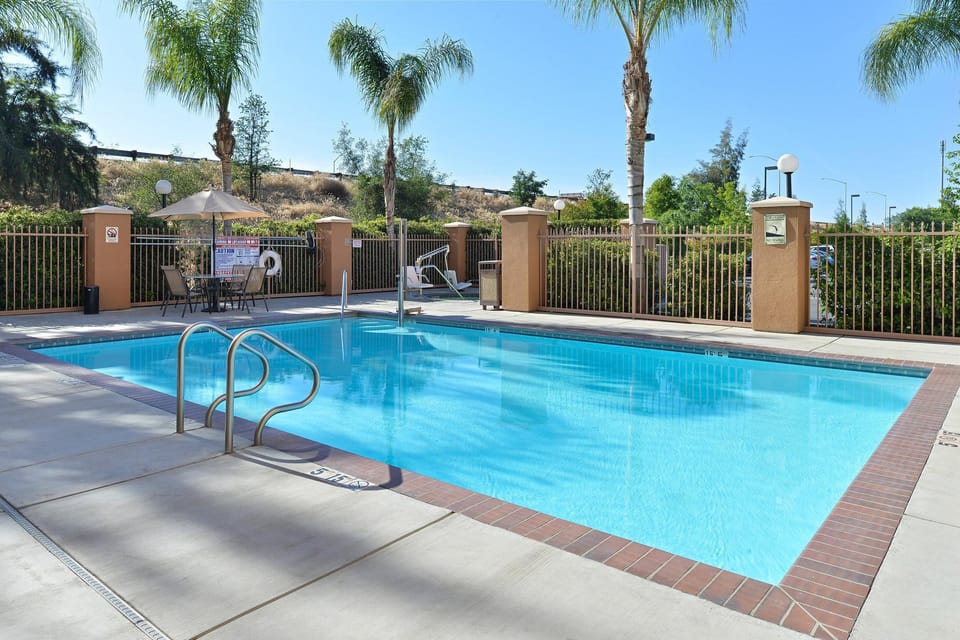 Holiday Inn Express & Suites Fresno (River Park) Hwy 41 by IHG Hotel in Fresno