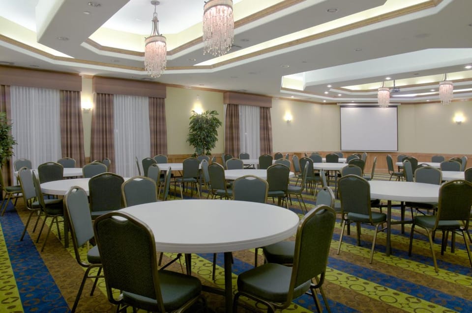 Holiday Inn Express & Suites Galveston West-Seawall by IHG Hotel in Galveston Island