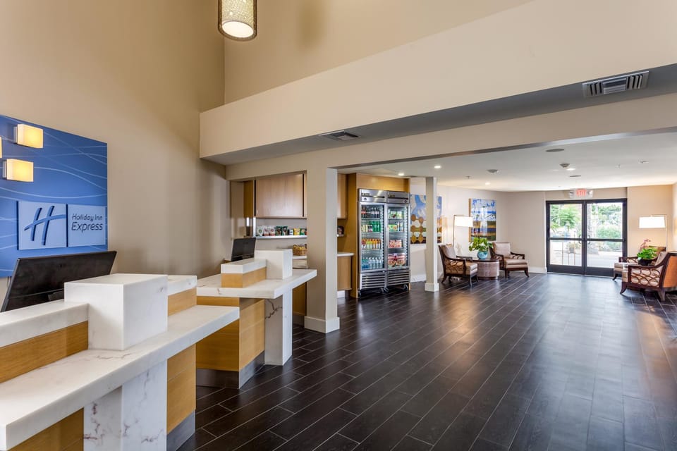 Holiday Inn Express and Suites La Jolla - Windansea Beach By IHG Hotel in La Jolla