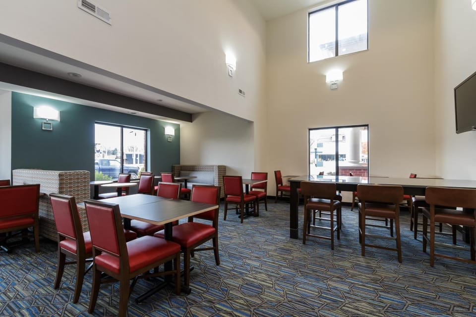 Holiday Inn Express Hotel & Suites South Bend Notre Dame Univ. By IHG Hotel in Roseland