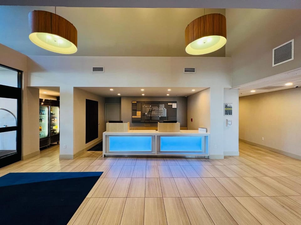 Holiday Inn Express & Suites Salinas by IHG Hotel in Salinas