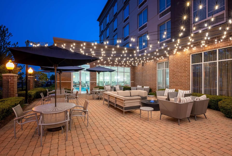 Doubletree by Hilton Chicago Midway Airport Hotel in Bedford Park