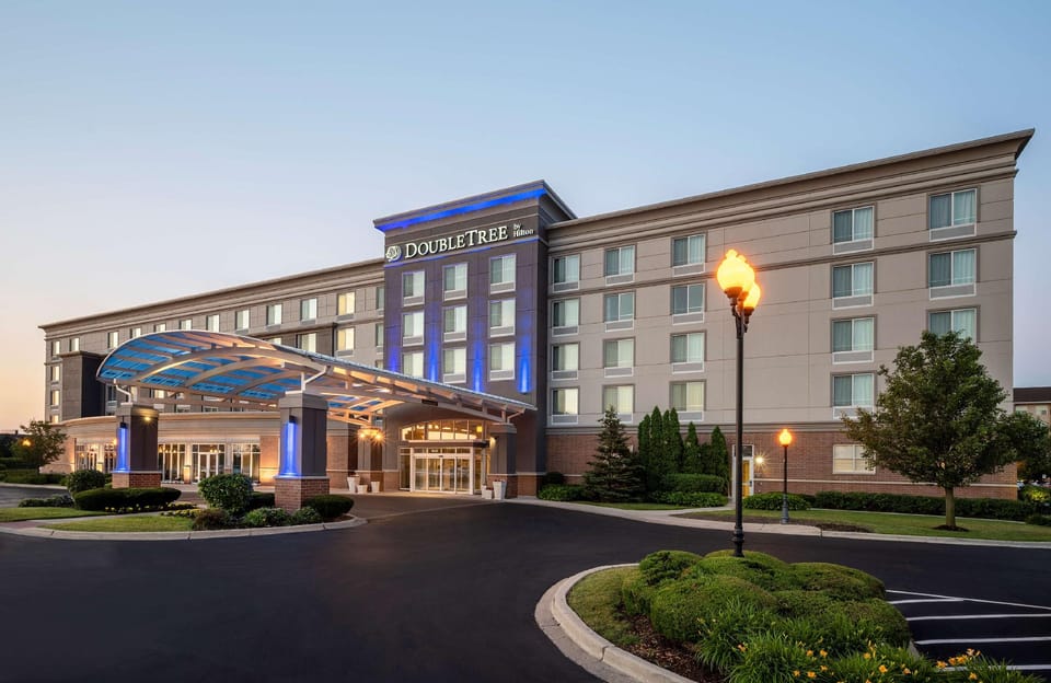 Doubletree by Hilton Chicago Midway Airport Hotel in Bedford Park
