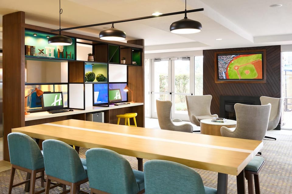 Holiday Inn & Suites Oakland - Airport by IHG Hotel in San Leandro