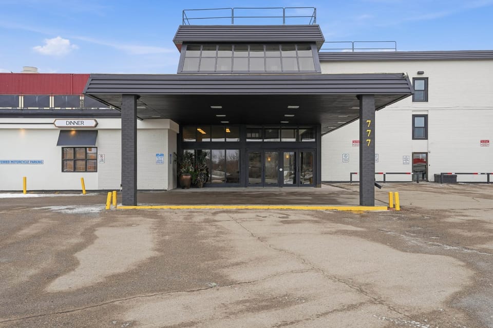 Seven Oaks Hotel Regina, SureStay Collection by Best Western Hotel in Regina