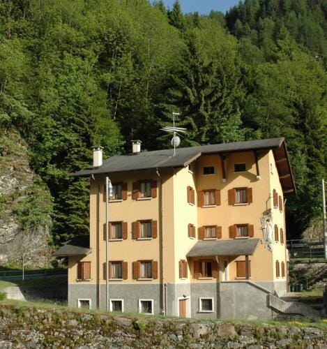 Valdigiust Hotel in Canton of Grisons