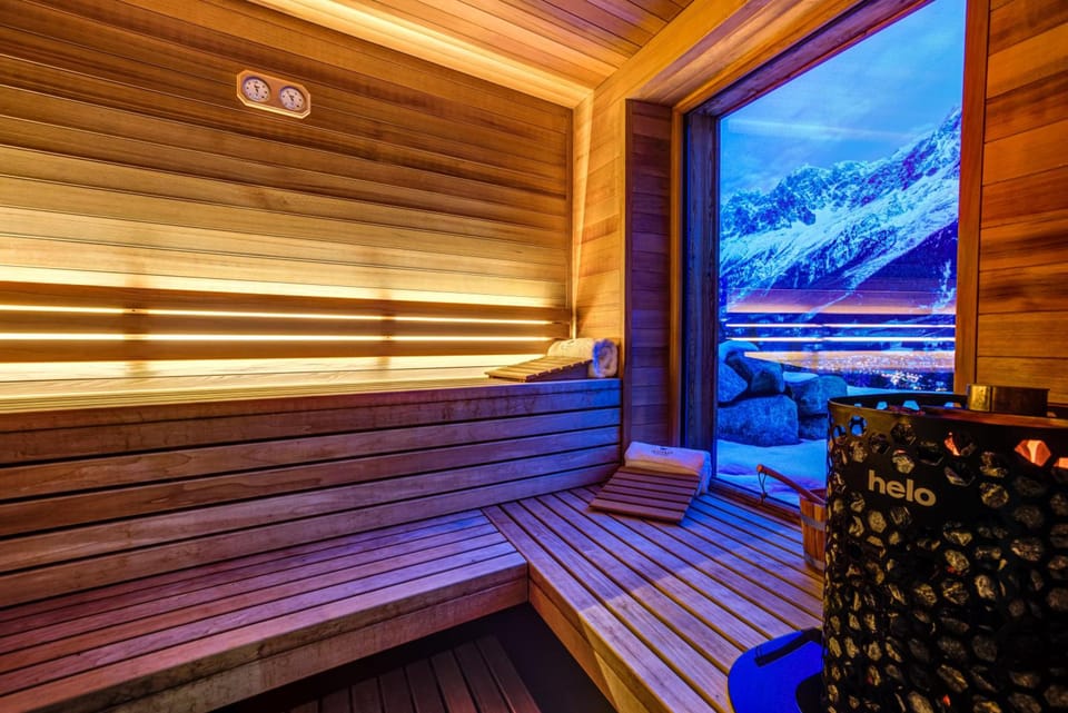 Le Chalet Mont Blanc Hotel in Les Houches