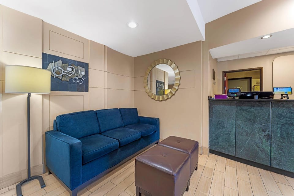Comfort Suites Pittsburgh Airport Hotel in Moon Township