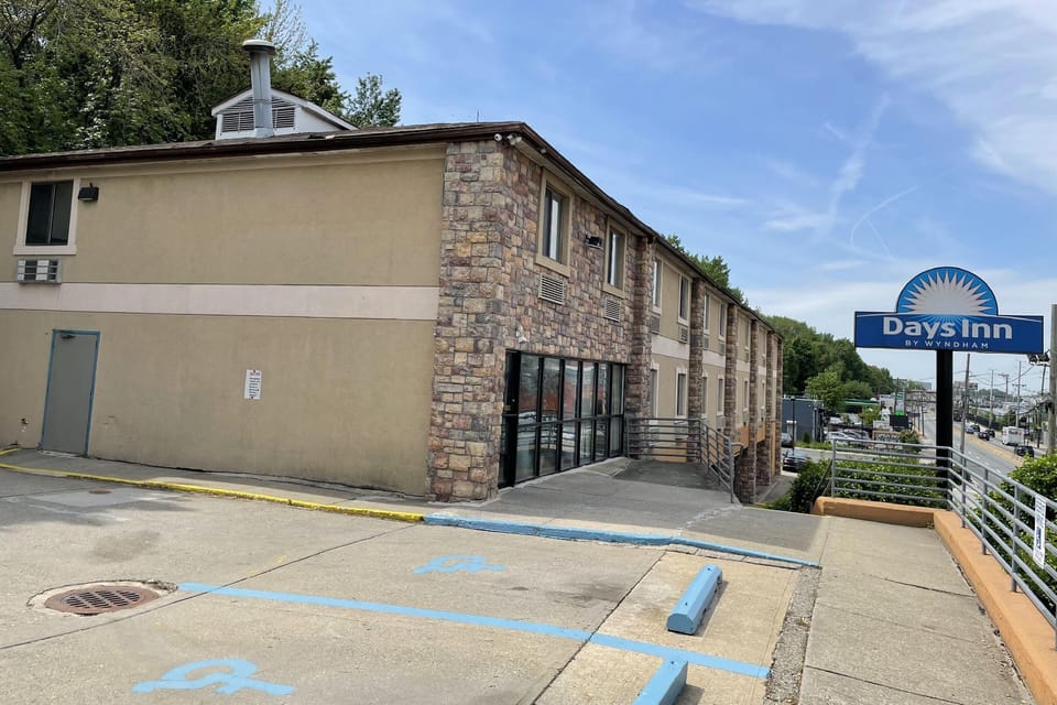 Days Inn by Wyndham Jersey City Hotel in Secaucus