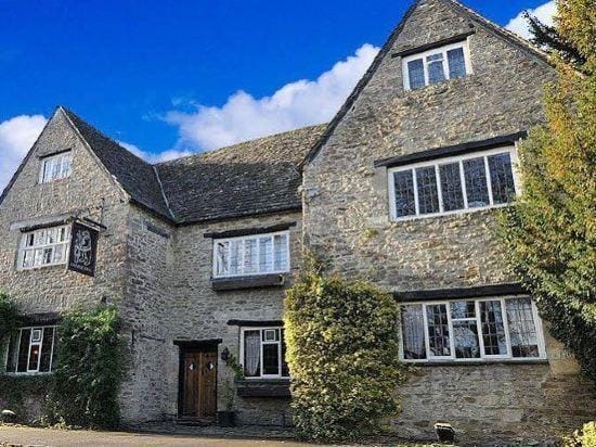 Bear and Ragged Staff Hotel in West Oxfordshire District