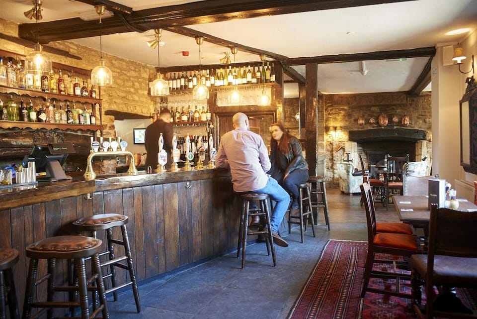 Bear and Ragged Staff Hotel in West Oxfordshire District