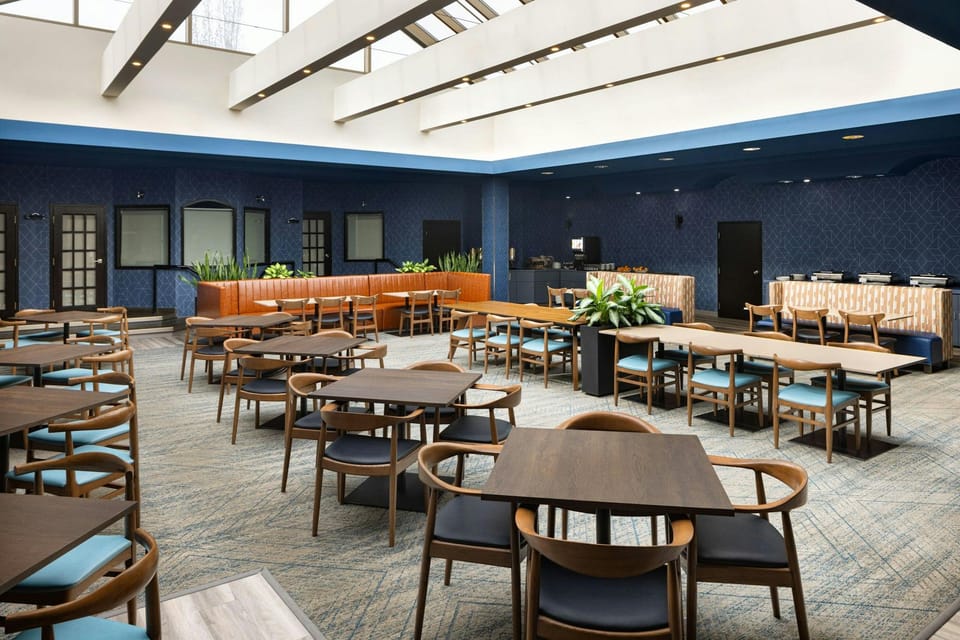 Four Points by Sheraton Edmonton South Hotel in Edmonton
