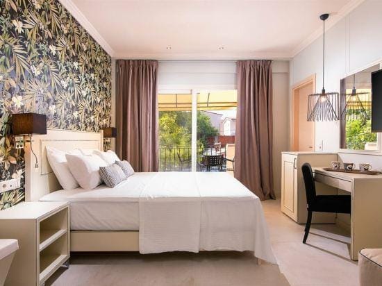 Neikos Luxury Suites Hotel in Halkidiki