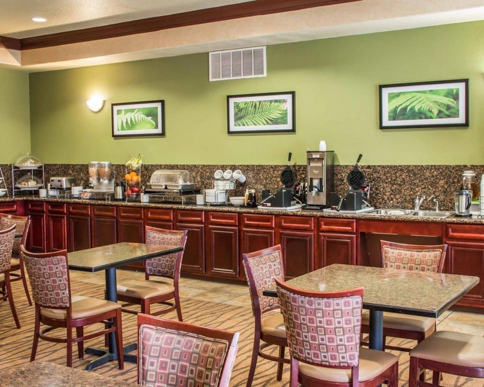 Sleep Inn & Suites at Six Flags Hotel in San Antonio
