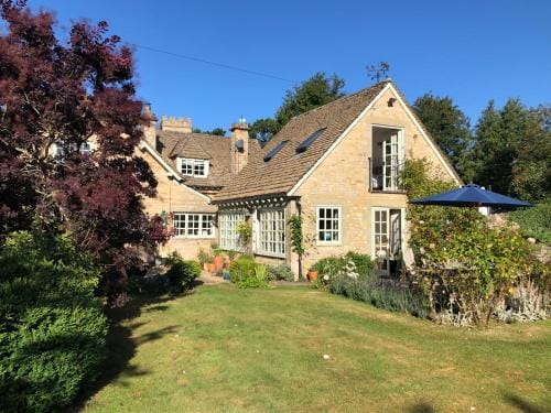 The Old School, Idbury, OX7 6RU Hotel in West Oxfordshire District