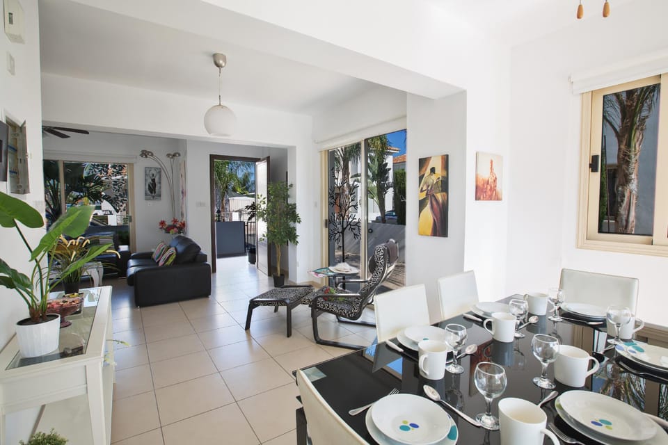 Villa Megan,modern 3bdr Villa,close To The Beach Resort in Paralimni