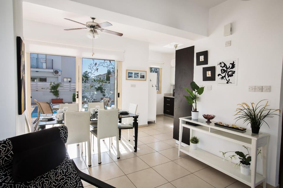 Villa Megan,modern 3bdr Villa,close To The Beach Resort in Paralimni