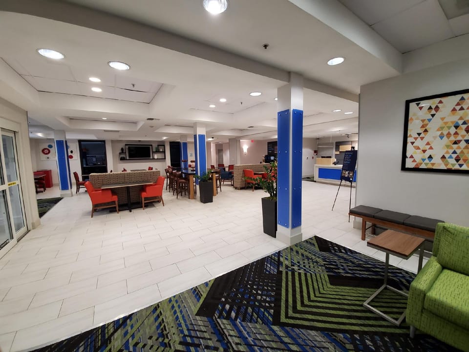 Holiday Inn Express Hotel & Suites Lynnwood By IHG Hotel in Lynnwood