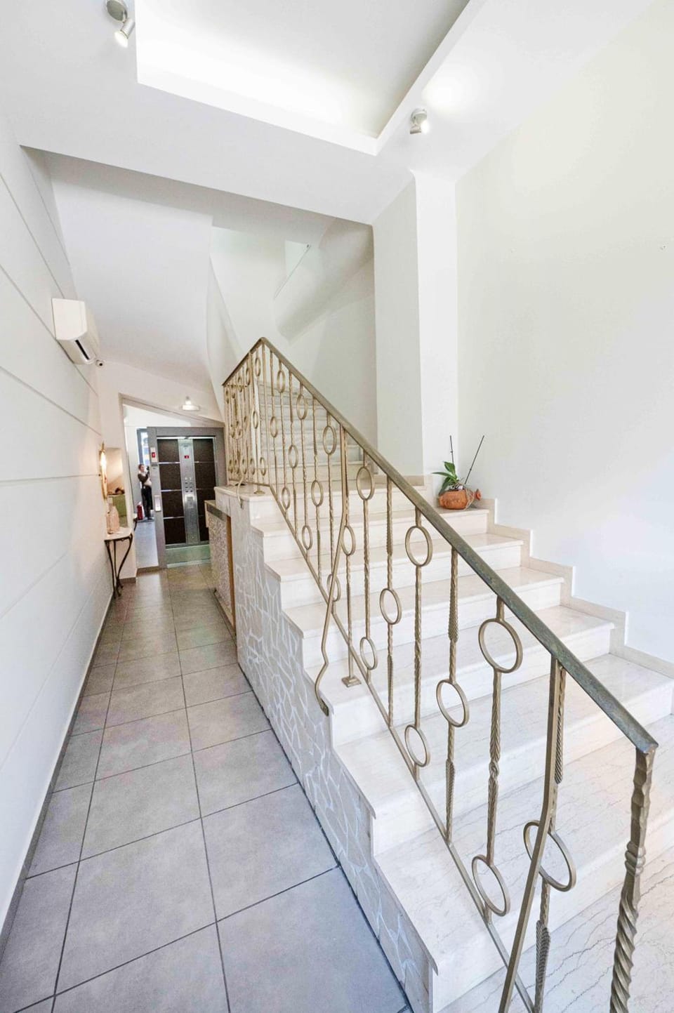 LUX Hotel 5 mins walk from port of Piraeus and metro station Hotel in Pireas