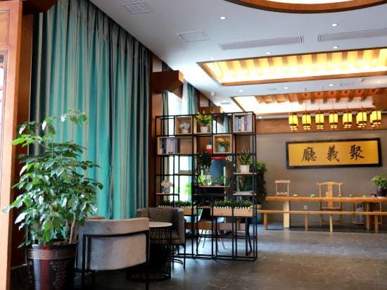 Huihe Water Margin Hotel (Guangfeng Passenger Transport Center Branch) Hotel in Zhejiang