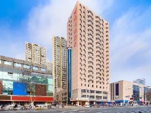 Vienna Hotel (Fuyang Central Shopping Mall Renmin Middle Road) Hotel in Jiangsu
