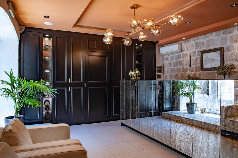 Palazzo Radomiri Hotel Hotel in Dobrota
