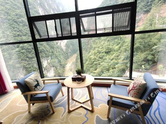 Koi Mountain Cliff Lodge · Cliff Hotel Hotel in Hubei