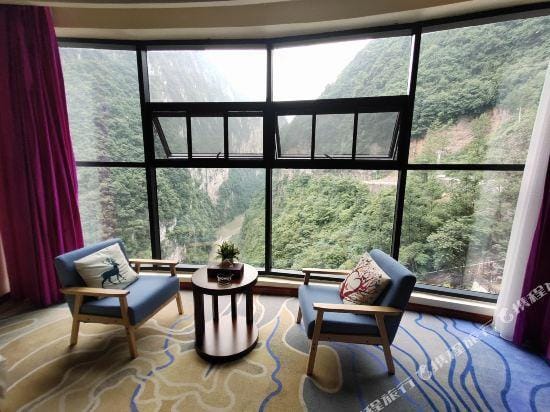 Koi Mountain Cliff Lodge · Cliff Hotel Hotel in Hubei