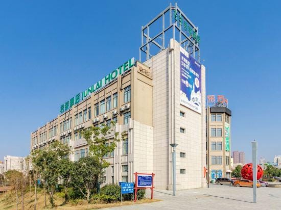 Gujing Junlai Hotel (Feidong Pazhou Central Plaza Hui Mall) Hotel in Jiangsu