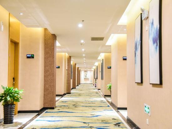 Gujing Junlai Hotel (Feidong Pazhou Central Plaza Hui Mall) Hotel in Jiangsu