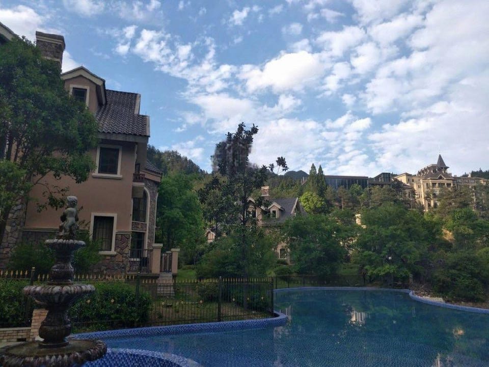 Swanburg Resort Hotel Hotel in Zhejiang