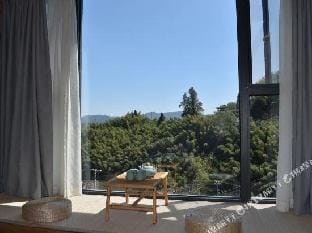 Yunhe Terrace Sit and Watch Yunqi Homestay Hotel in Zhejiang