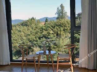Yunhe Terrace Sit and Watch Yunqi Homestay Hotel in Zhejiang