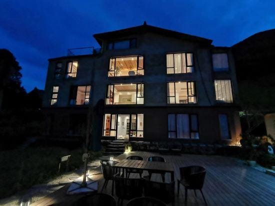Yi Shuang Ren Hostel Hotel in Zhejiang