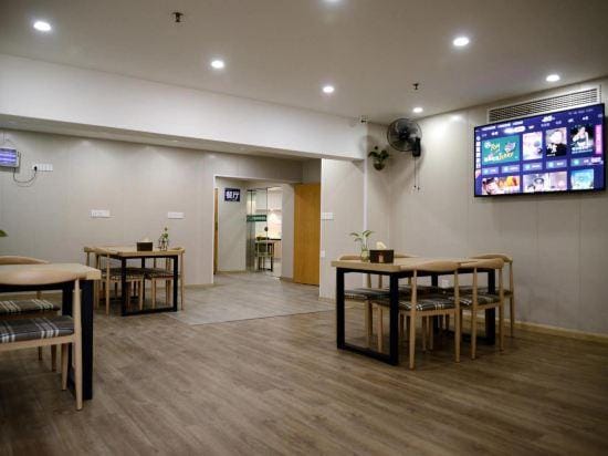 GreenTree Inn (Xinghua Yingwu South Road RT-Mart) Hotel in Jiangsu