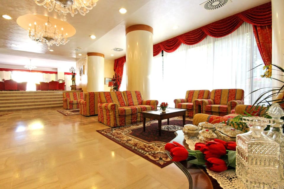 Shared lounge/TV area