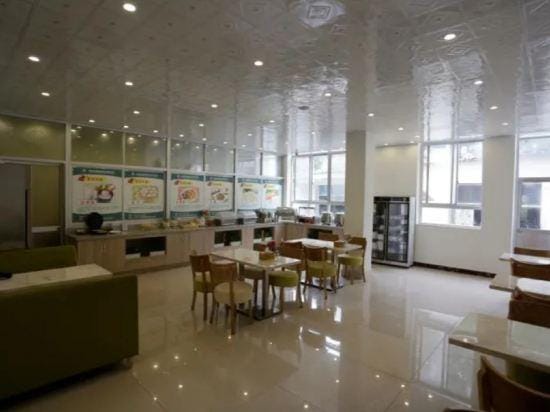 Watson Holiday Hotel (Jurong Renmin Road Gexian Lake Park) Hotel in Nanjing