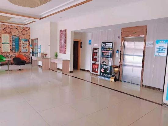 Watson Holiday Hotel (Jurong Renmin Road Gexian Lake Park) Hotel in Nanjing