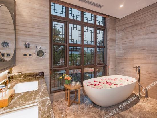 Deqing Sublimation Lakeside Night Park Junting Hotel Hotel in Hangzhou