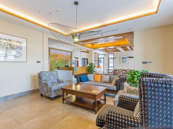 Deqing Luwan Homestay Hotel in Hangzhou