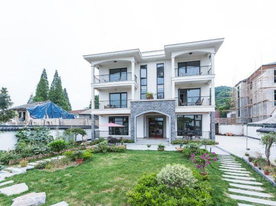 Deqing Luwan Homestay Hotel in Hangzhou