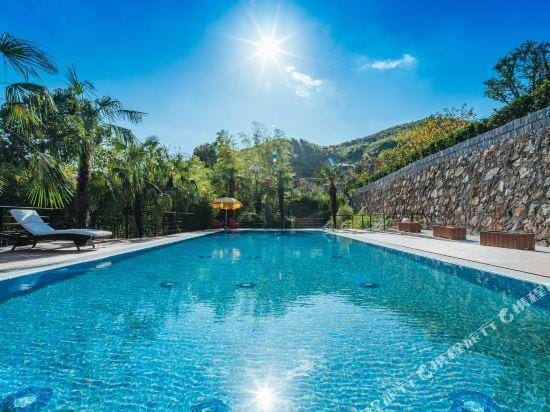 wake up in moganshan·A Beautiful night in the forest Hotel in Hangzhou