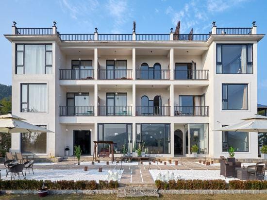 Mountain Carefree Manor Hotel in Hangzhou