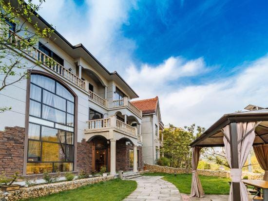 Syman Mogansiman Mountain Wild Starry Sky Pool Team Building Party Light Luxury Holiday Beauty Hotel in Zhejiang