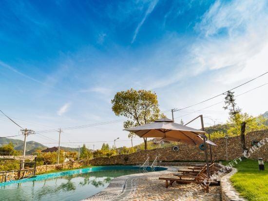 Syman Mogansiman Mountain Wild Starry Sky Pool Team Building Party Light Luxury Holiday Beauty Hotel in Zhejiang