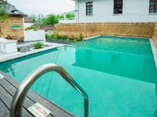 Moganshan Shenghuoli Garden Hot Spring Homestay Hotel in Hangzhou