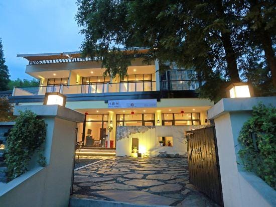 Mogan Mountain Eight Trees Inn Hotel in Zhejiang