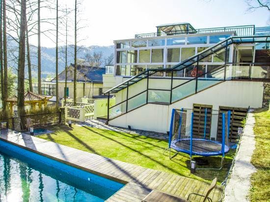 Mogan Mountain Eight Trees Inn Hotel in Zhejiang