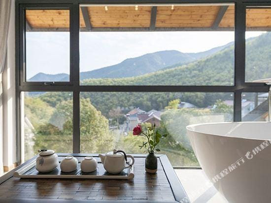 Listen to Jian · Moganshan Chun Mountain View B&B Hotel in Zhejiang